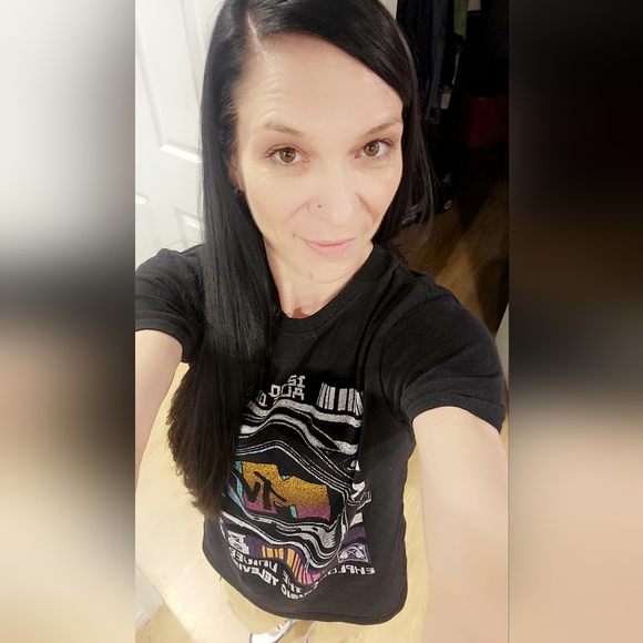 Meet your Posher, Amanda - Picture 2 of 9